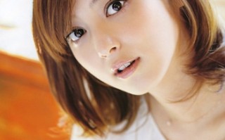 脸长鼻子大戴什么眼镜，脸长鼻子大戴什么眼镜好看