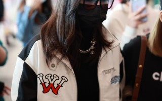 太阳镜配什么上衣好看，太阳镜配什么上衣好看图片